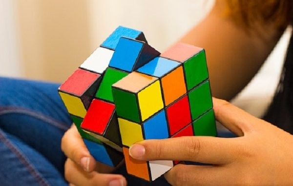 aplikasi untuk menyelesaikan rubik